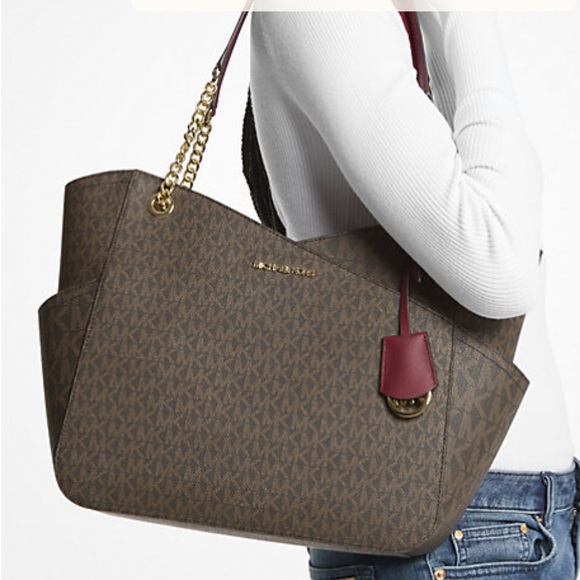 MICHAEL KORS
Jet Set Large XChain Logo Shoulder Tote
Bag DARK CHERRY COLOR - Picture 3 of 16